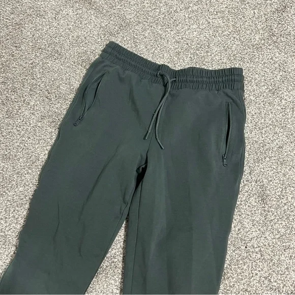 Old Navy High-Rise Jogger - Picture 4 of 7